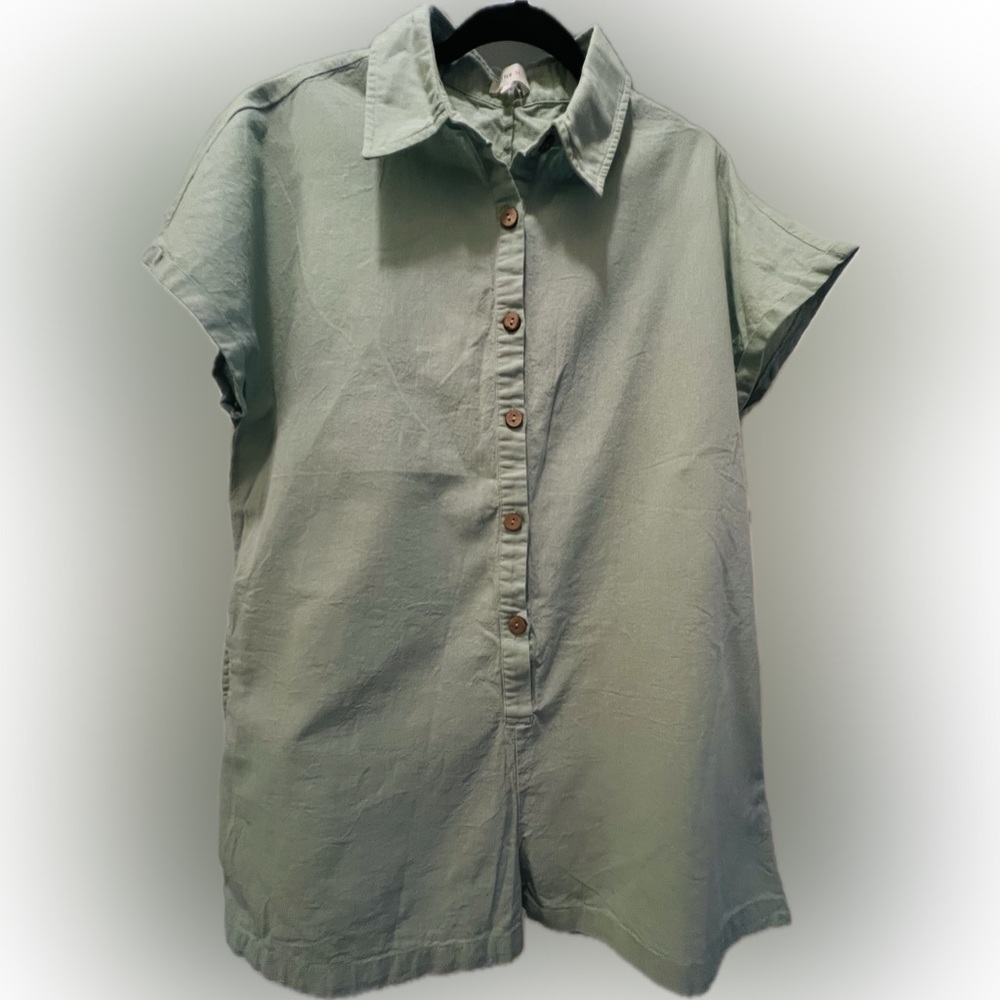 Better Be NEW romper. Size L. Button-up “boxy” style. Mint green.